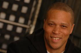 Kevin Avery Performs at NMU