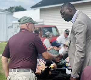 UP-State-Fair-Lt-Gov-Gilchrist-greets-veterans
